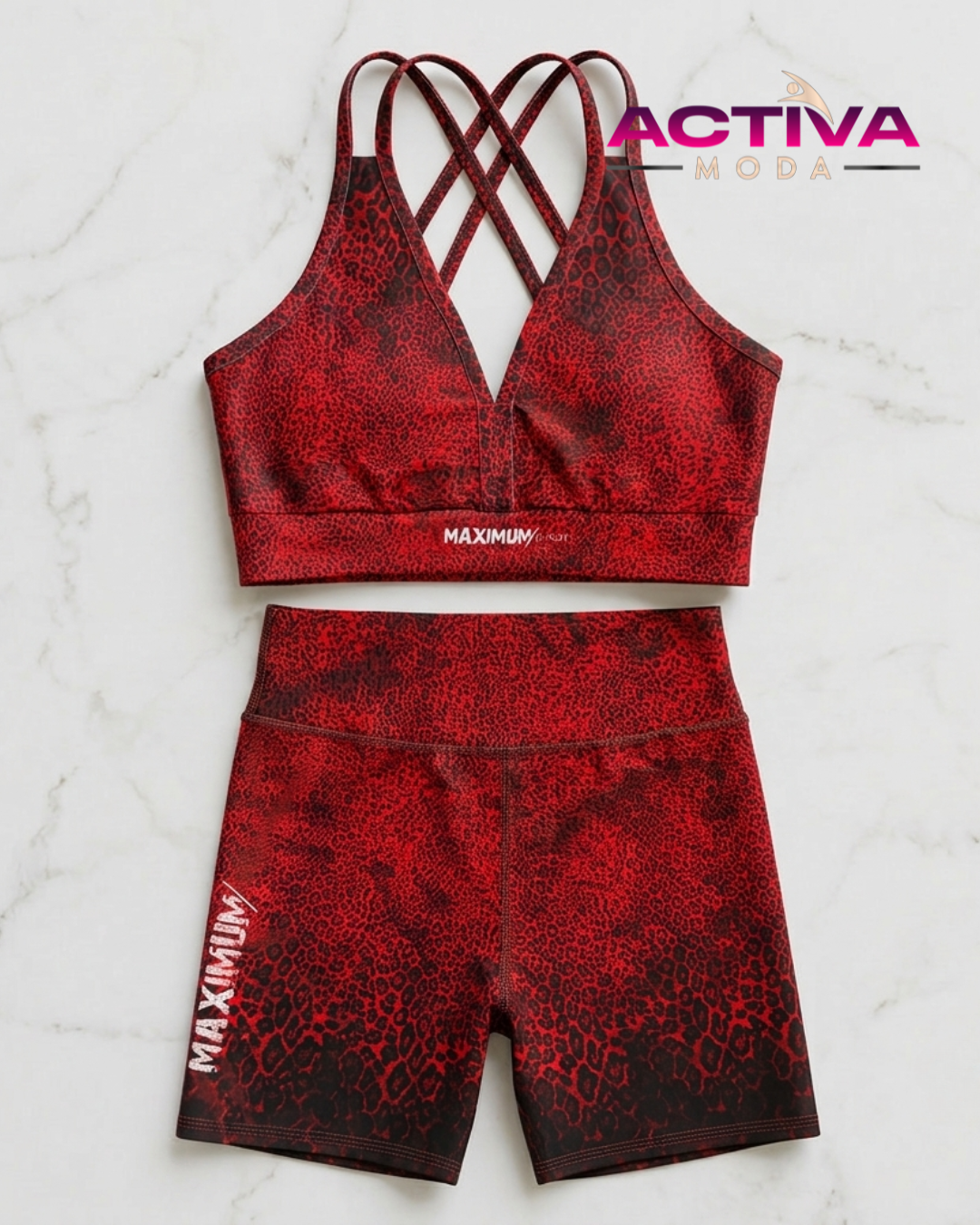 Set pantalón corto deportivo y top estampado
