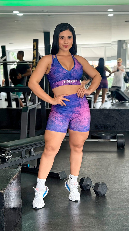 Set pantalón corto deportivo y top estampado